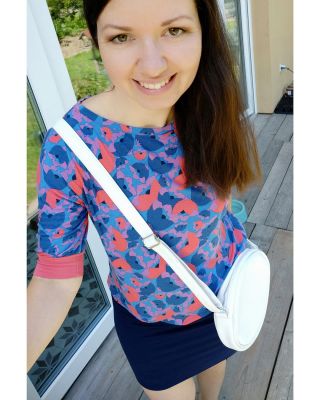 Dnes jdu provětrat moje oblíbené šaty Zola. ❤️ A k nim kabelku na přání od @mum.ray Střihy volné v pase mám teď hodně...